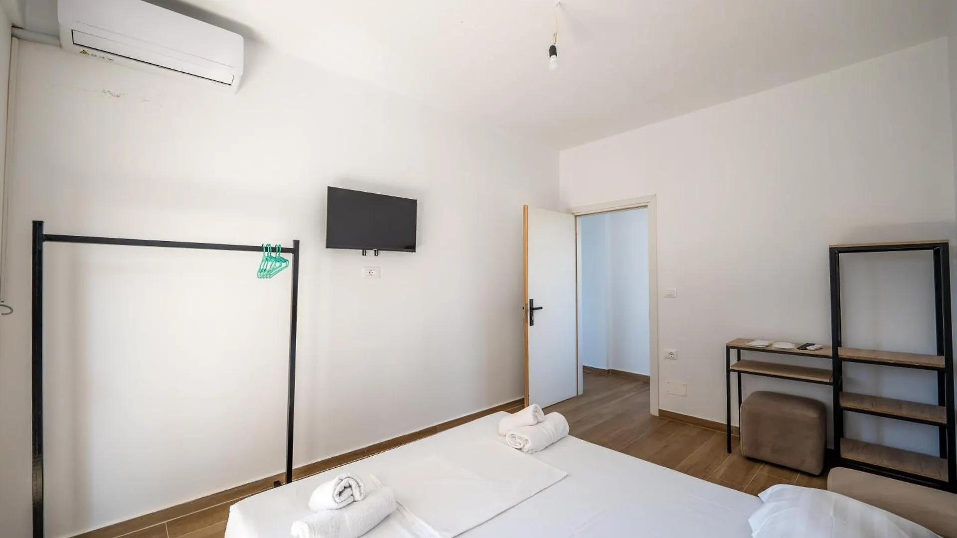 Golden Sun Rooms Sarandë アルバニア