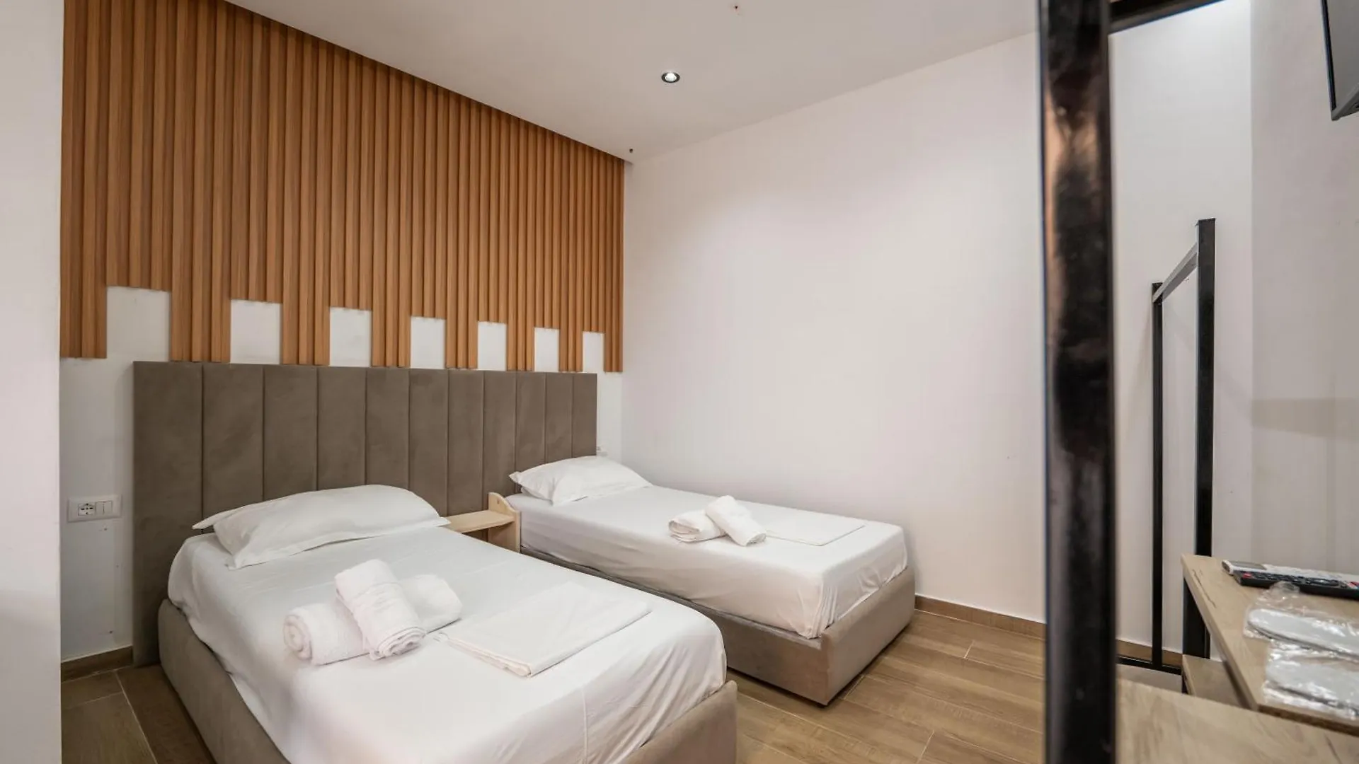 Golden Sun Rooms Sarandë 0*,  アルバニア
