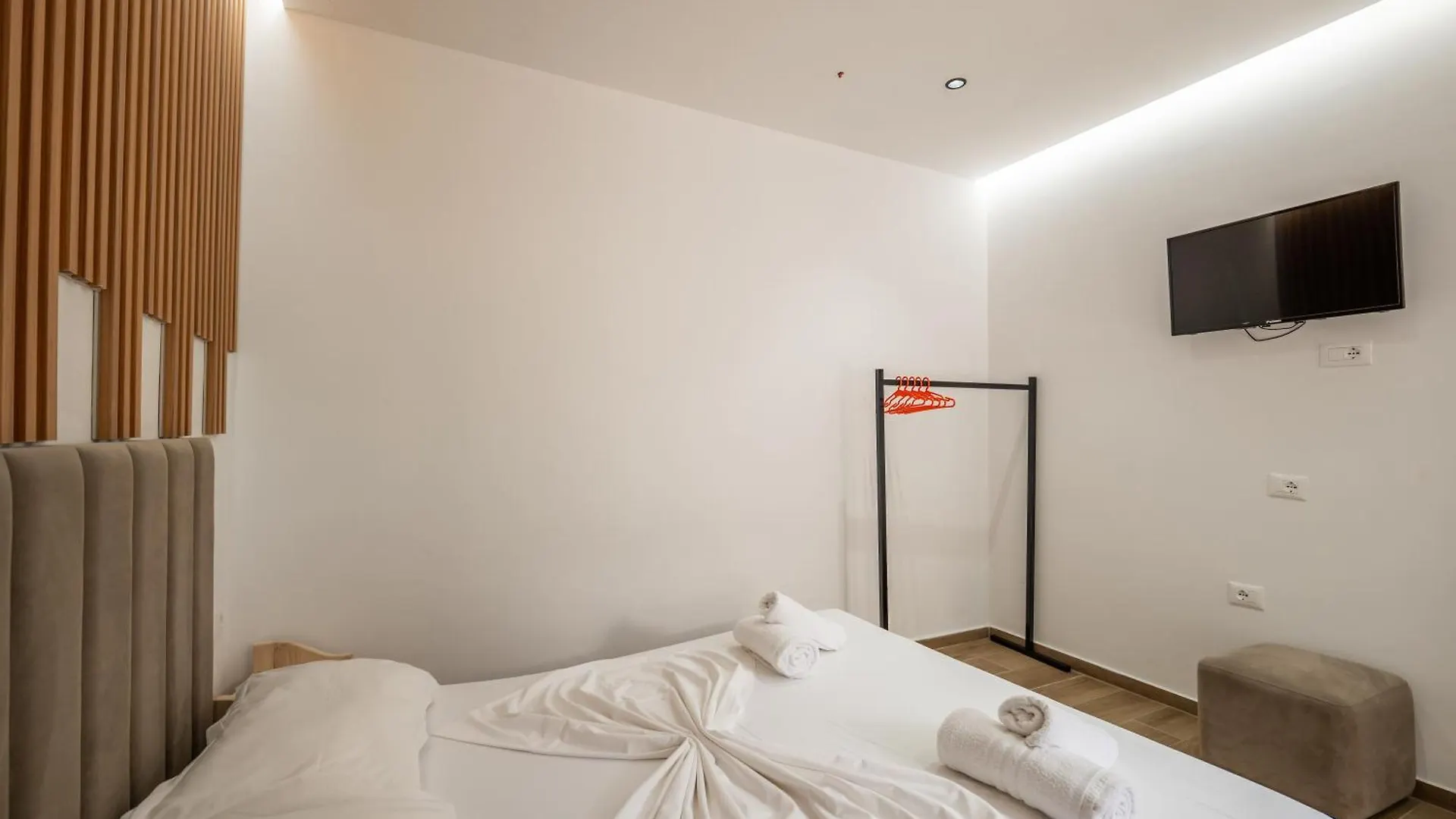 Golden Sun Rooms Sarandë
