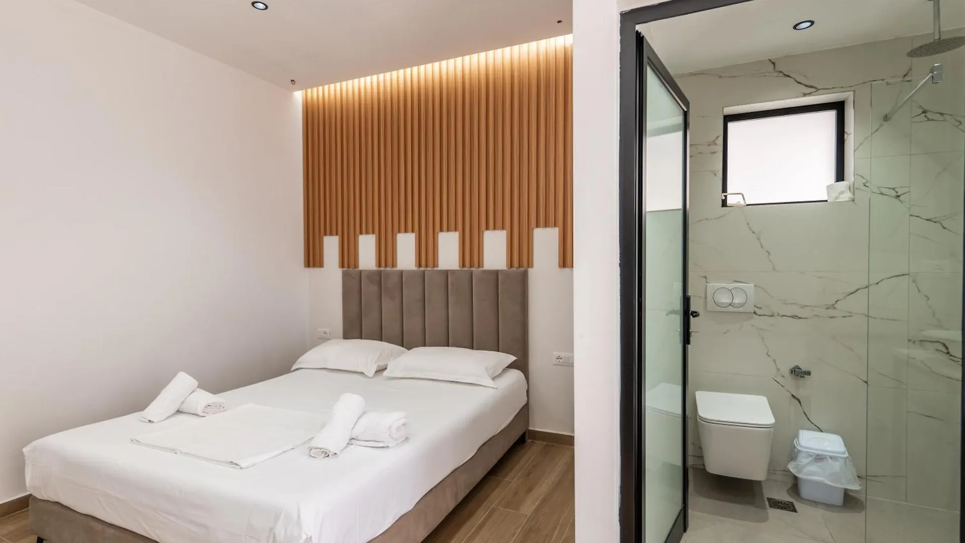 Golden Sun Rooms Sarandë アルバニア