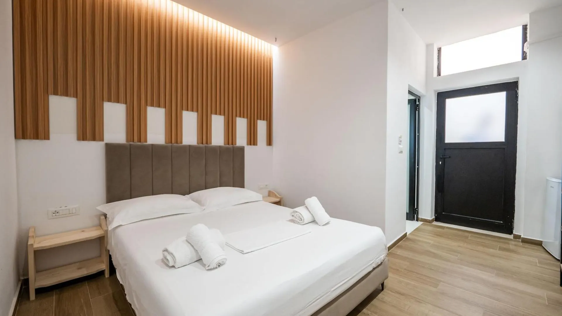 アパート Golden Sun Rooms Sarandë アルバニア