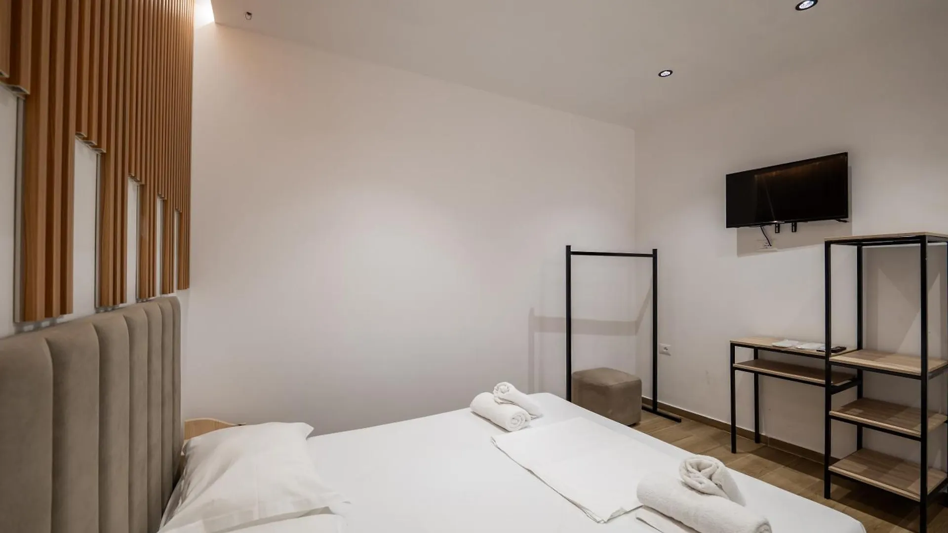アパート Golden Sun Rooms Sarandë アルバニア