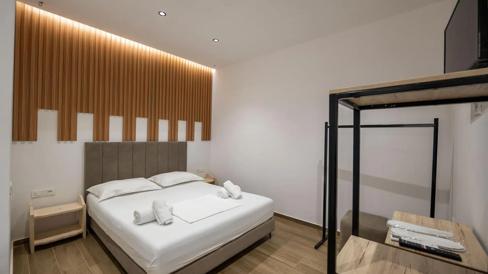 アパート Golden Sun Rooms Sarandë
