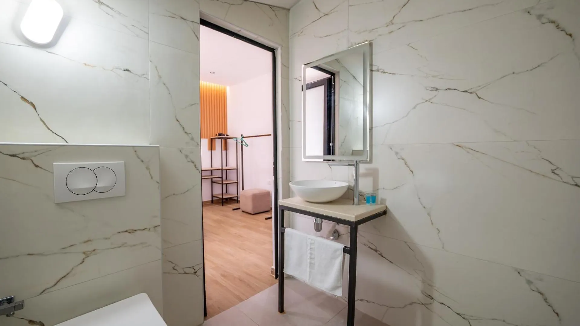 アパート Golden Sun Rooms Sarandë