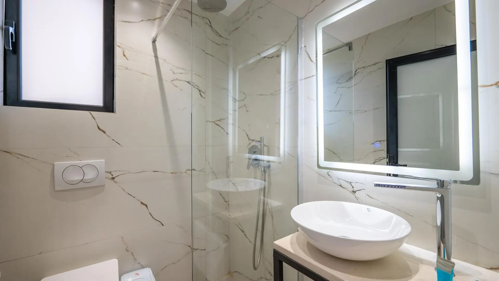 Golden Sun Rooms Sarandë