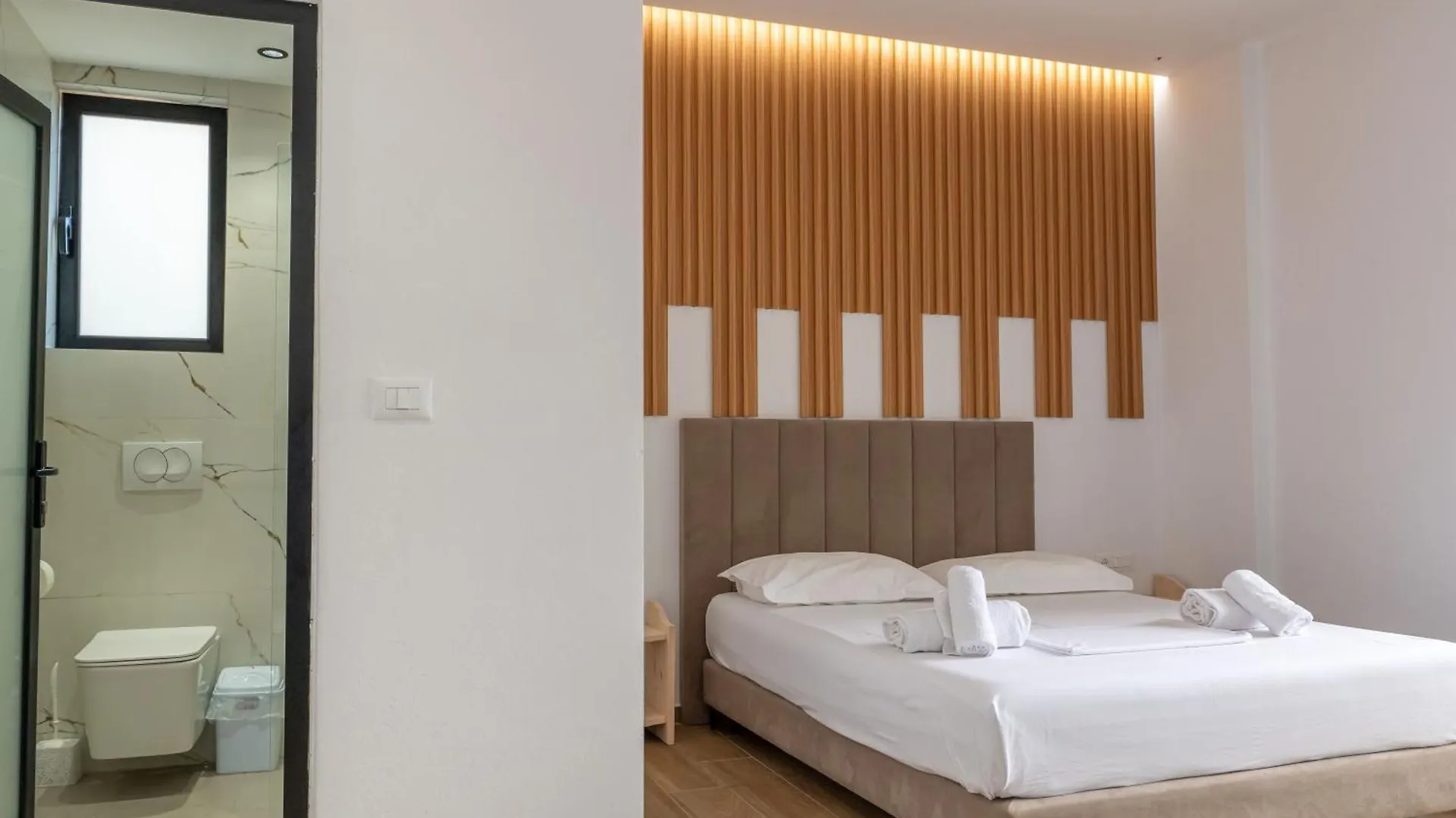 Golden Sun Rooms Sarandë