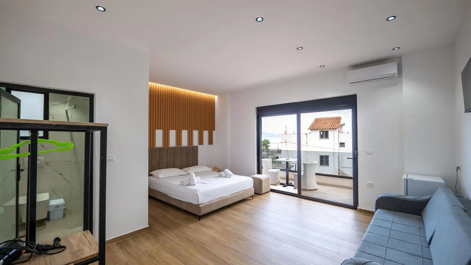 Golden Sun Rooms Sarandë 0*,